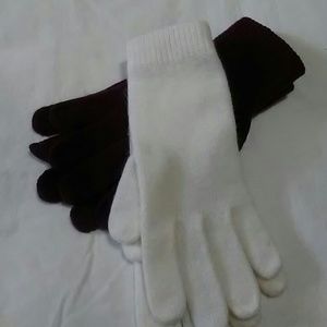 2 PR. Gloves.
